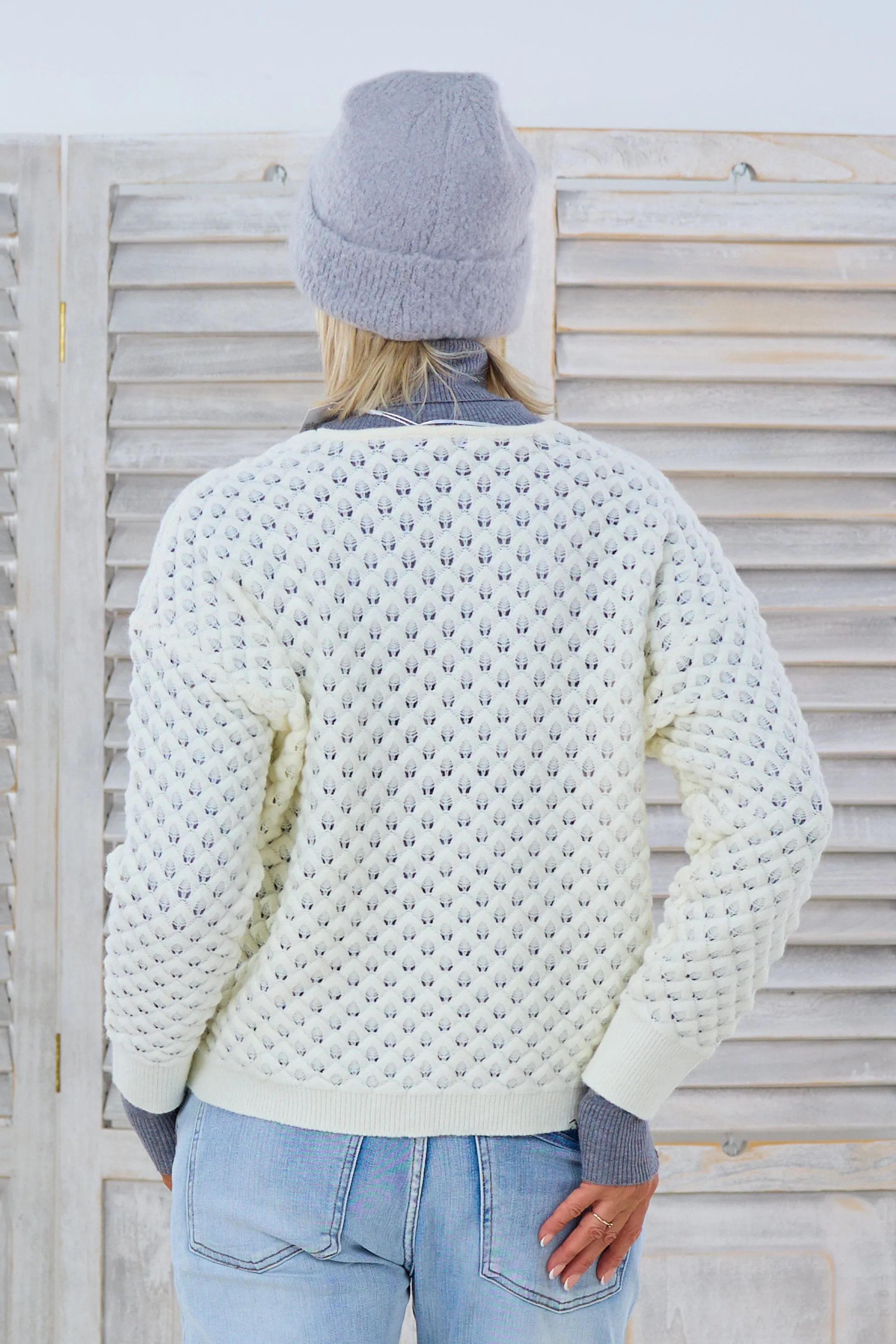 locker gestrickter Pulli, ecru