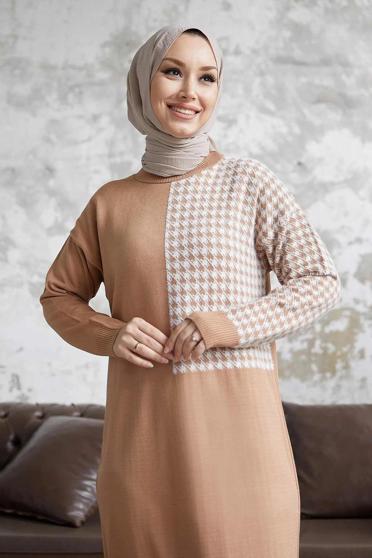MDS Women Amelia Sleeve Chevron Patterned Knit Dress - Camel - Welwyn Garden City