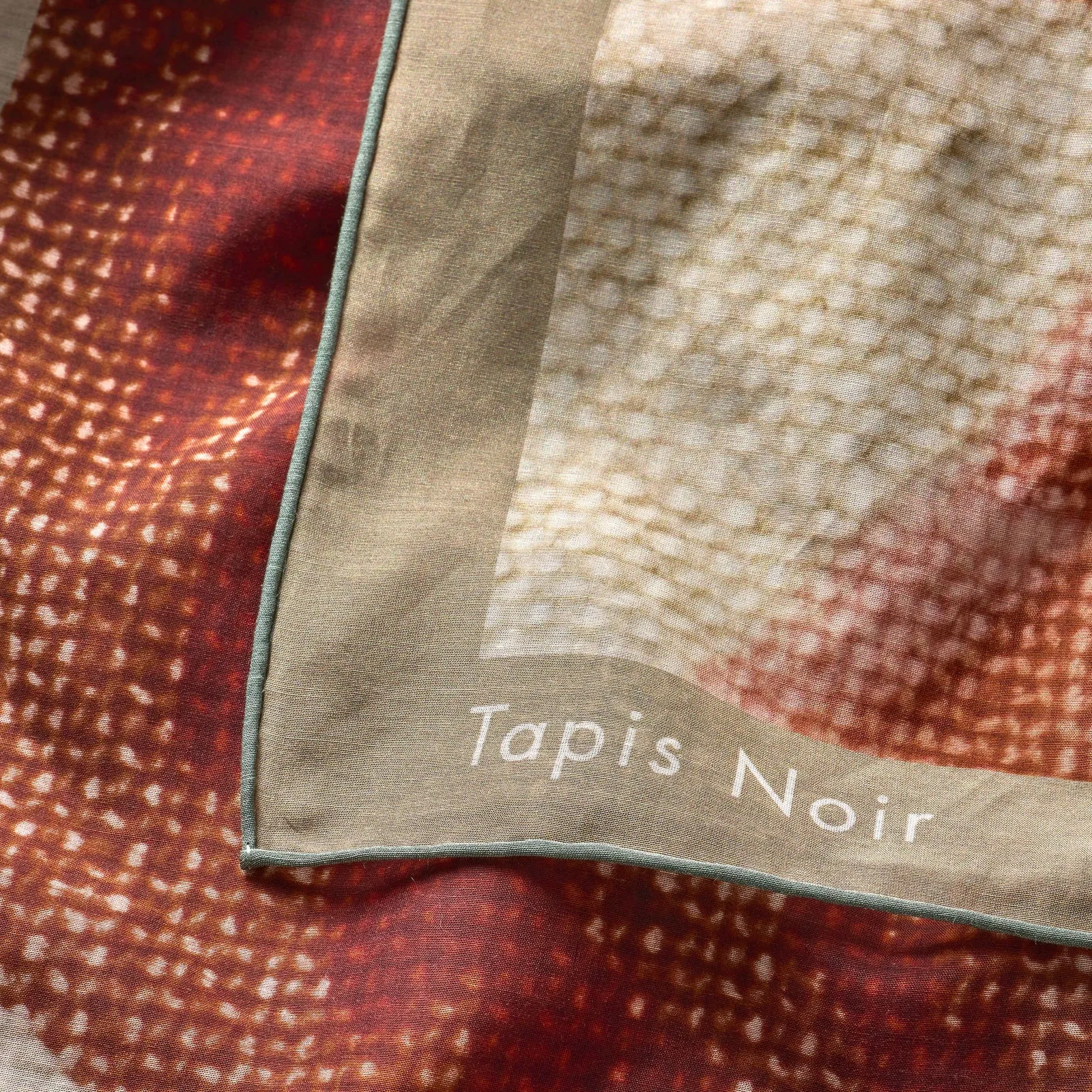 Tapis Noir Large Light Dusty Scarf