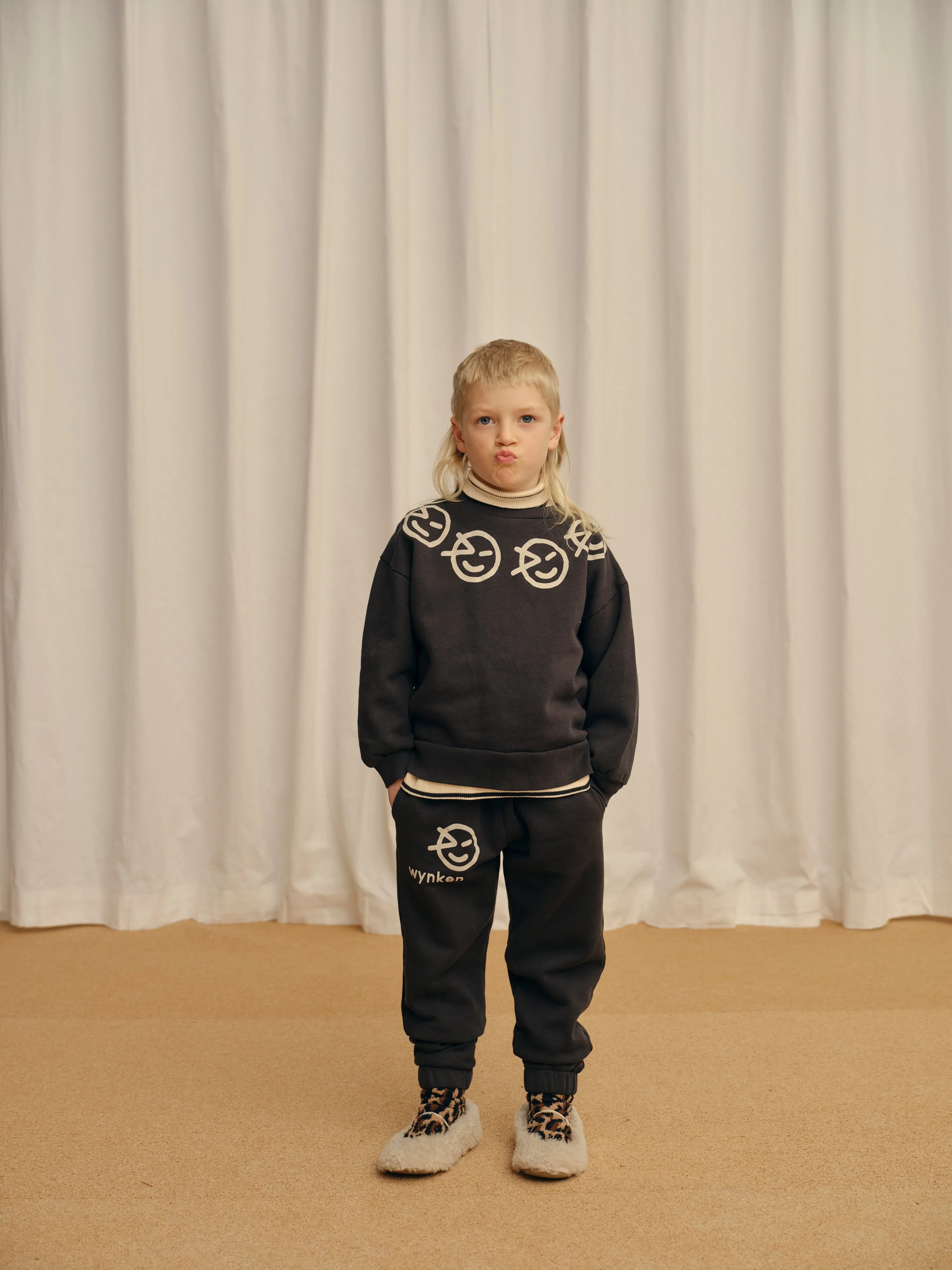 WYNKEN SOFT BLACK NECKLACE SWEATER